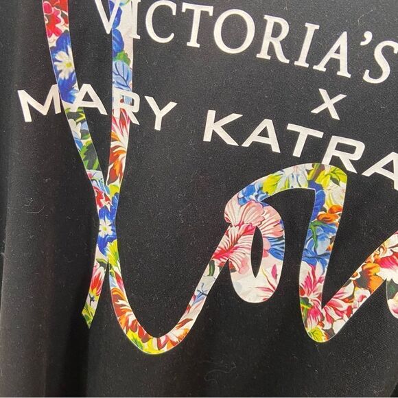 Victoria’s Secret x Mary Katrantzou Collab LOVE Floral Print T-Shirt Black Large - Picture 9 of 9